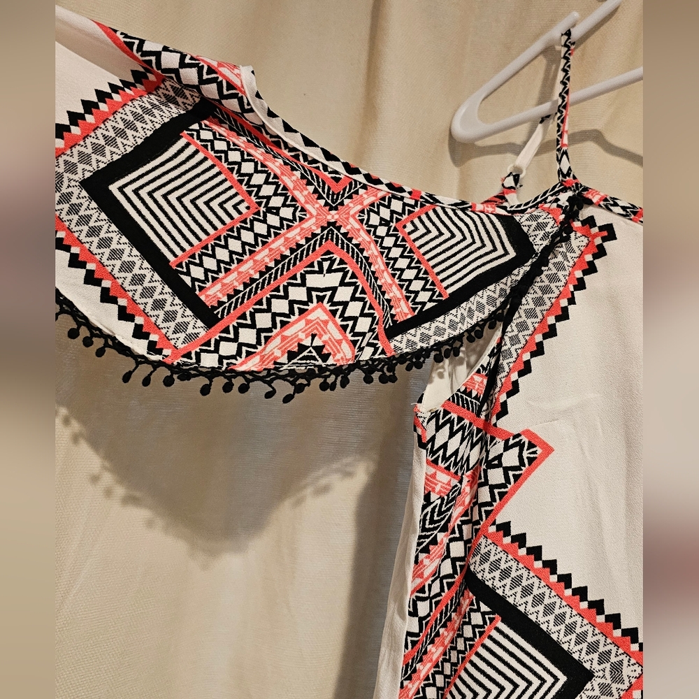 Geometric Patterned Scarf - Picture 5 of 6